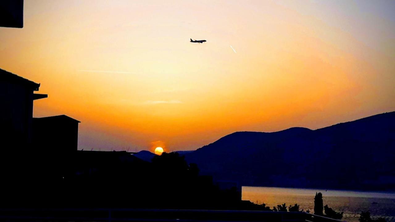 Villa Uno โตรกีร์ ภายนอก รูปภาพ